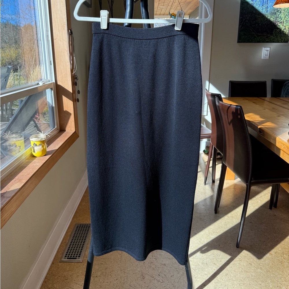Elegant St. John black skirt